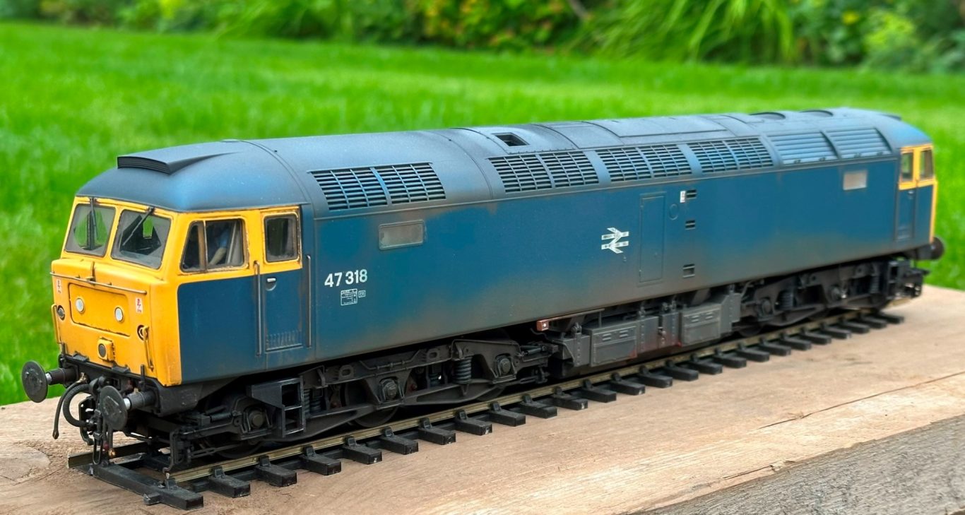 Heljan class 47 - Class 47 47318 - Class 47 BR Blue - Weathered Heljan Class 47 O Gauge