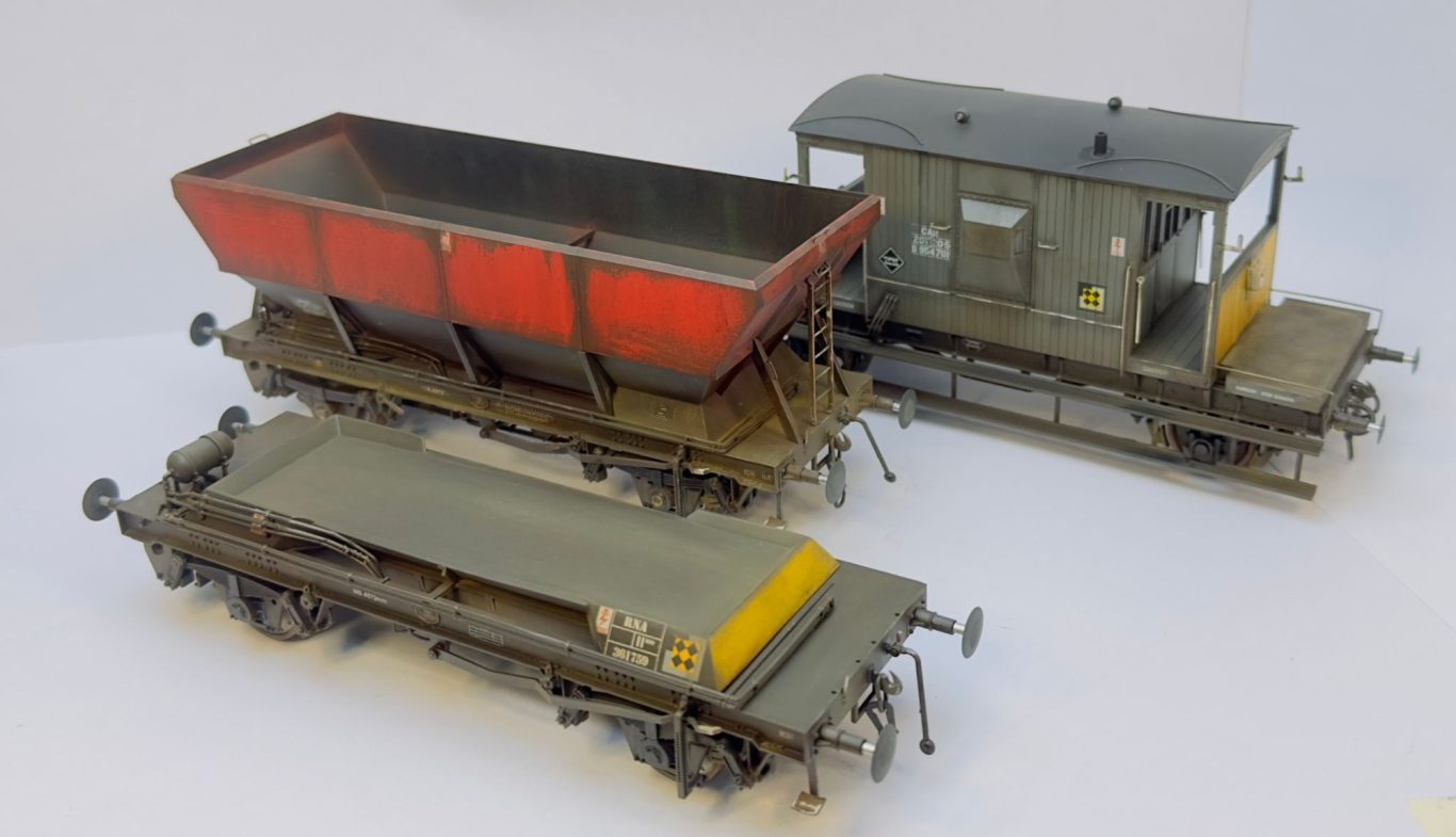 Dapol O Gauge. Nuclear Traffic Railways. O gauge RNA Runner Wagons. Detailed and weathered by @MrRailway.com